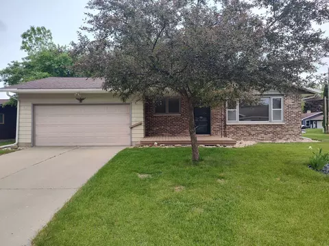 2621 Pleasant View Ln, Cross Plains, WI 53528