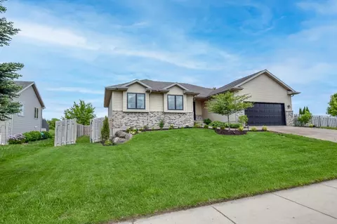1407 Broadway Dr, Sun Prairie, WI 53590
