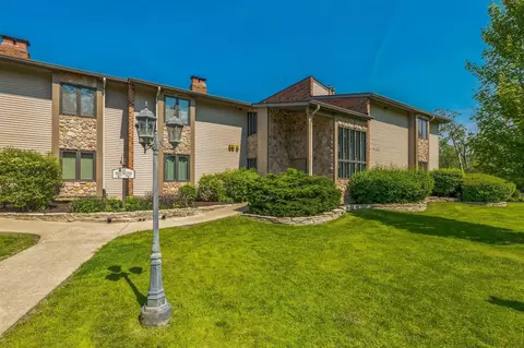 33 Abbey Villa Cir #F, Fontana, WI 53125