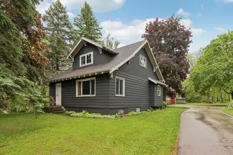 n62w23527 Sliver Spring Dr, Sussex, WI 53089