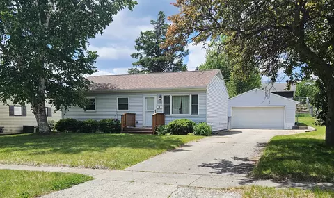 1806 Sun Valley Dr, Beloit, WI 53511