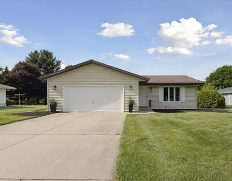 3447 Greenwood Dr, Janesville, WI 53546