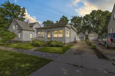 310 W Edgewater St, Portage, WI 53901