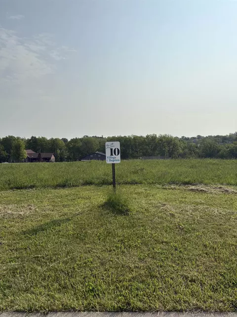 442 White St, Benton, WI 53803