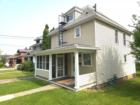 320 W Cedar St, Platteville, WI 53818
