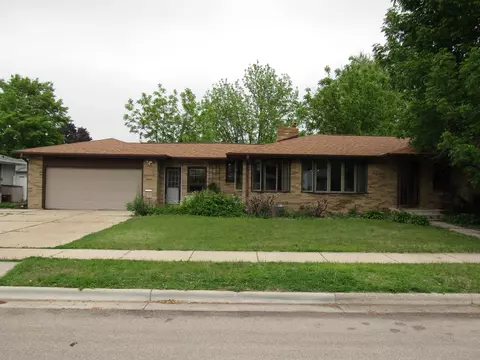 1116 Menard St, Janesville, WI 53546