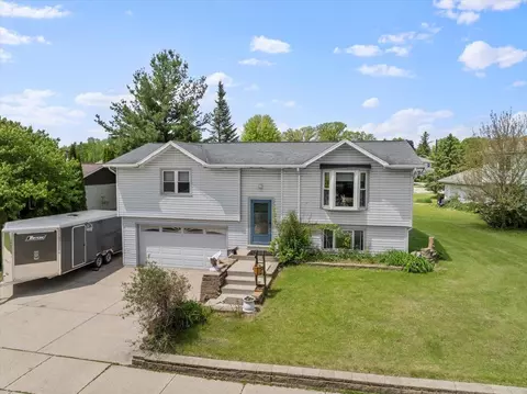 917 Wheelock Ave, Hartford, WI 53027
