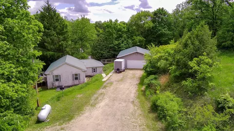 100 Cross St, Potosi, WI 53820