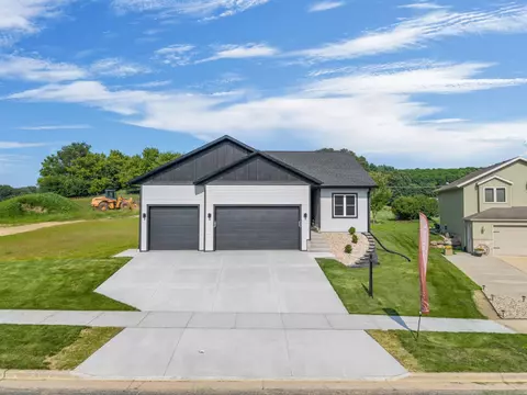 935 Hay Creek Trl, Reedsburg, WI 53959