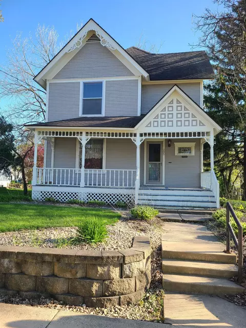 205 E Main St, Cambridge, WI 53523