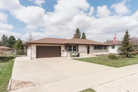1405 N Claremont Dr, Janesville, WI 53545