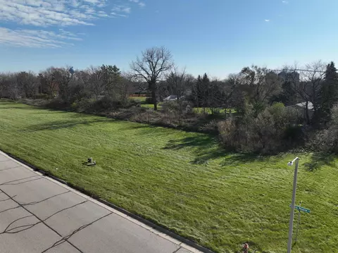 105-107 Rolling Meadow Dr, Darien, WI 53114