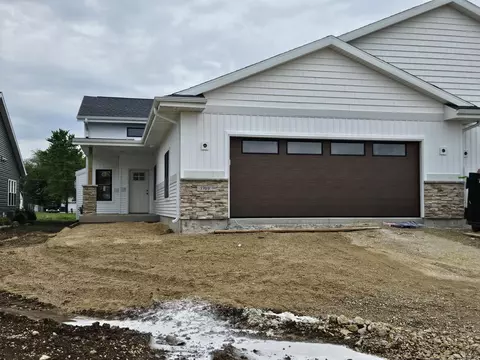 3709 Newcastle Dr, Janesville, WI 53546