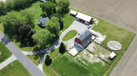 7016 S Carvers Rock Rd, Clinton, WI 53525