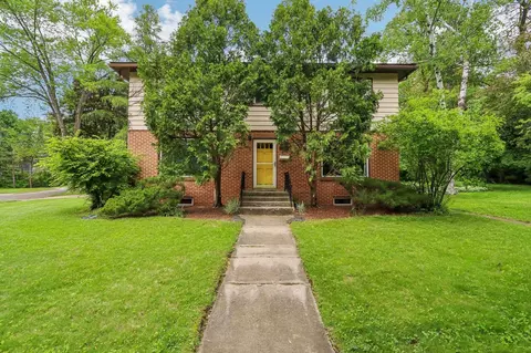 409 12th St, Baraboo, WI 53913