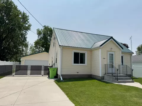 206 W Hamilton St, Fox Lake, WI 53933