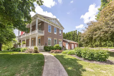 150 Rountree Ave, Platteville, WI 53818
