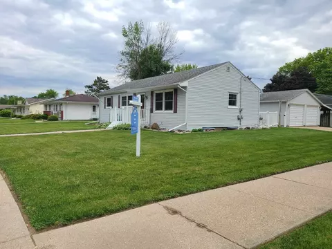 2049 Bond Pl, Janesville, WI 53548