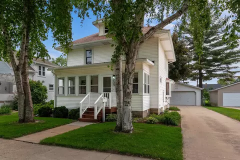 723 De Clark St, Beaver Dam, WI 53916