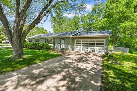1402 Arrowood Dr, Madison, WI 53704