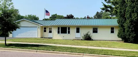 1017 4th St, Baraboo, WI 53913