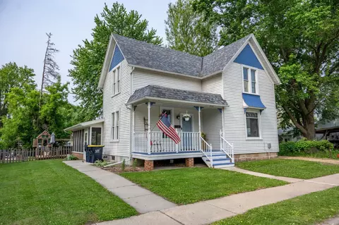 808 E State St, Mauston, WI 53948