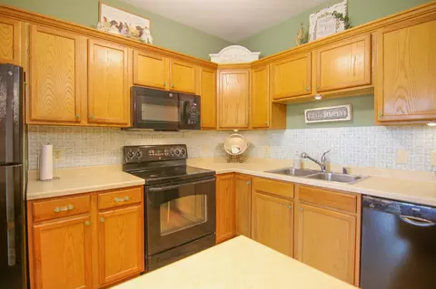 2581 Smiths Xing #103, Sun Prairie, WI 53590