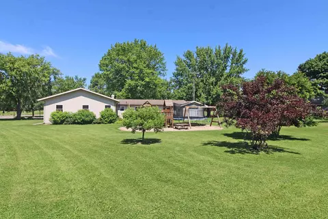 985 Fairway Cir, Plain, WI 53577
