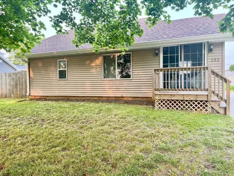 232 N Oakhill Ave, Janesville, WI 53545