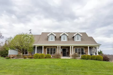 7872 Autumn Pond Trl, Middleton, WI 53562