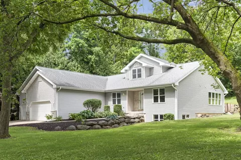 4776 Hilltop Dr, Deforest, WI 53532