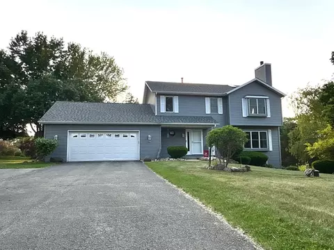 6642 Tipperary Trl, Roscoe, IL 61073