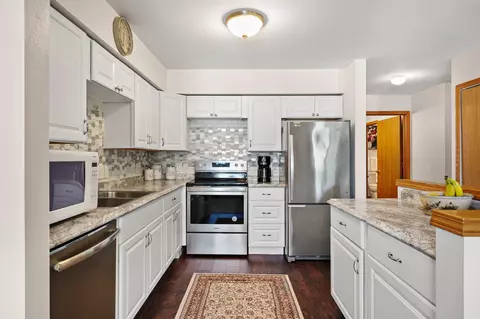 964 Rockefeller Ln, Madison, WI 53704