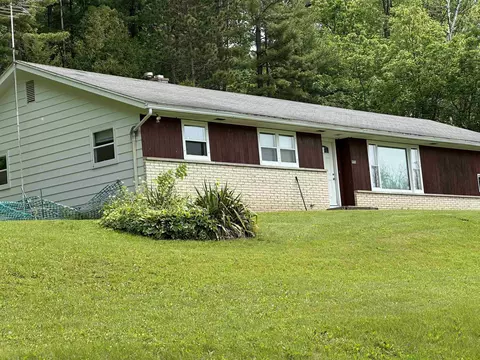 9312 Spring Valley Rd, Mazomanie, WI 53560