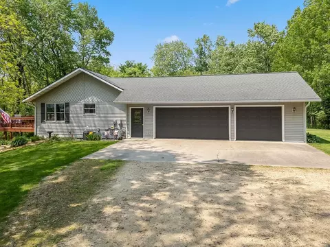 3387 1st Dr, Oxford, WI 53952