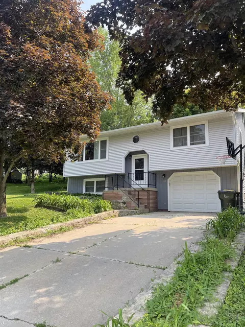 215 Valders Blvd, Barneveld, WI 53507