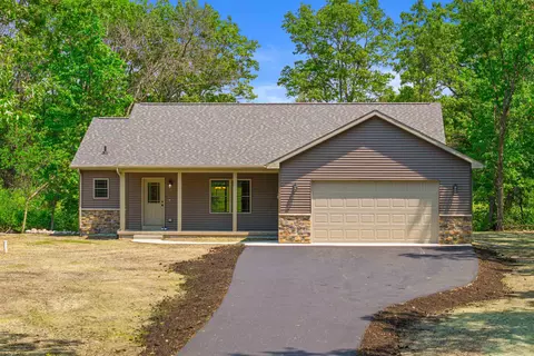 469 St Andrews Trl, Nekoosa, WI 54457