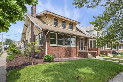 2002 Yahara Pl, Madison, WI 53704