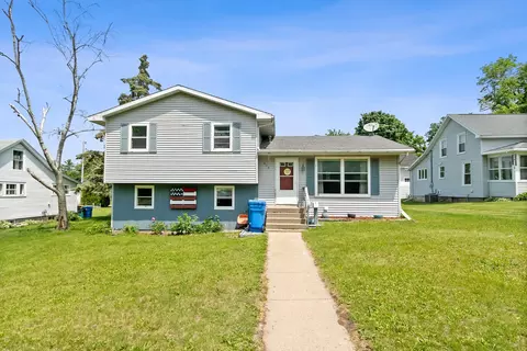 608 4th Ave, Baraboo, WI 53913