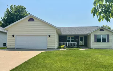 1319 Chadsworth Dr, Sun Prairie, WI 53590