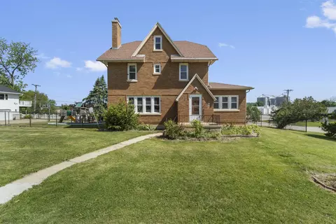 302 W Center St, South Wayne, WI 53587