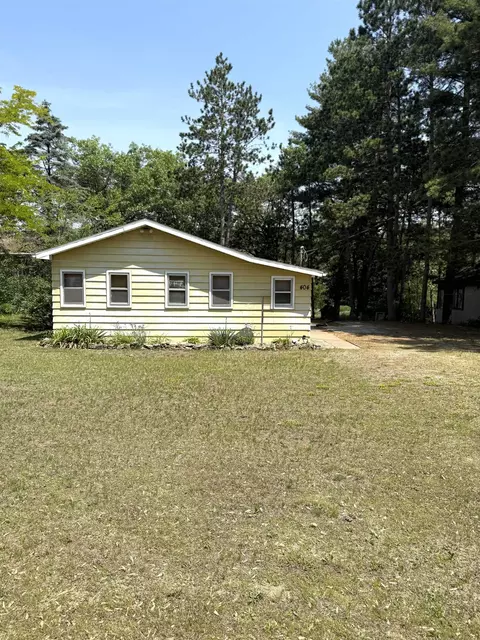 404 Lakeshore Dr, Avoca, WI 53506