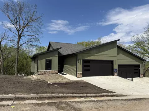 225 Whitetail Ln #28, Deerfield, WI 53531