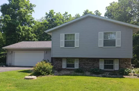 7127 W Thornapple Dr, Janesville, WI 53548
