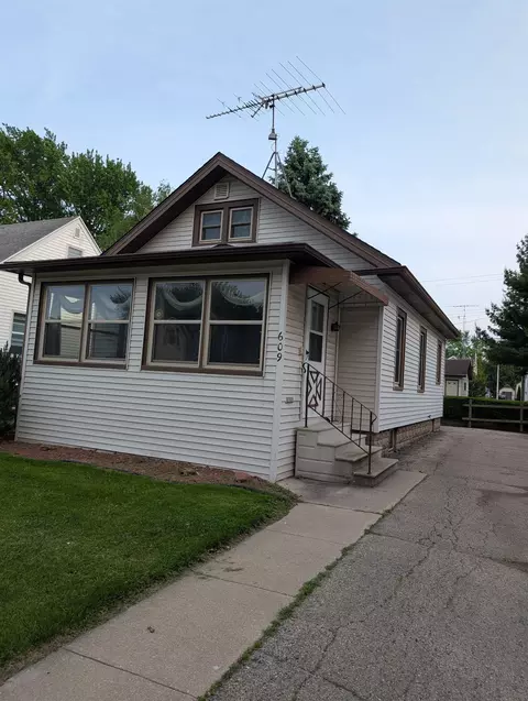 609 E Franklin St, Waupun, WI 53963
