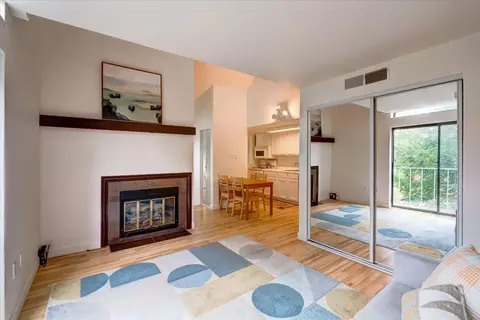 535 Donofrio Dr #6, Madison, WI 53719