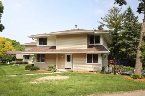 525 Walnut Grove Dr, Madison, WI 53717