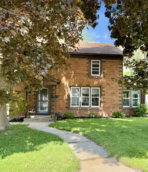 702 W Burnett St, Beaver Dam, WI 53916