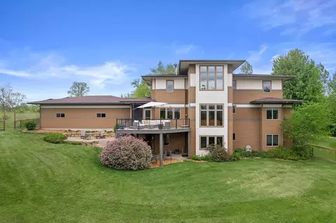 2201 Town Hall Rd, Mount Horeb, WI 53572