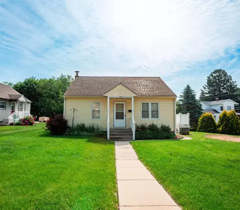 105 N Douglas St, Dodgeville, WI 53533